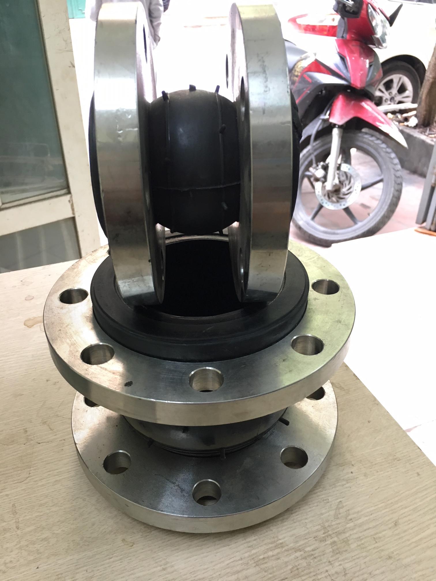 Khớp nối cao su mặt bích inox