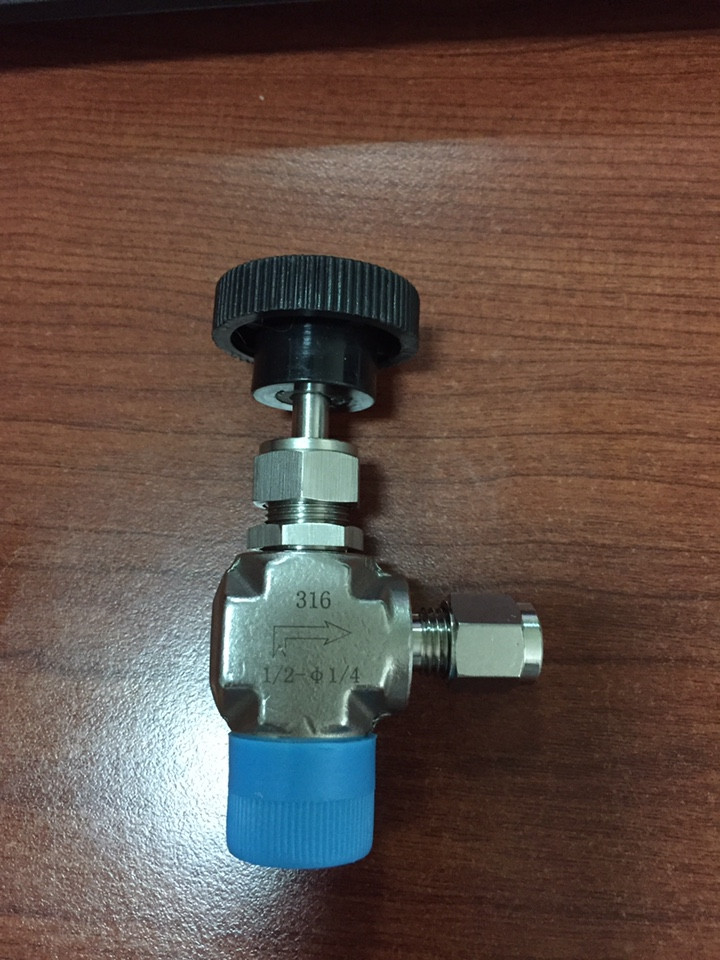 Van kim góc 1/2' NPT x 1/4' OD